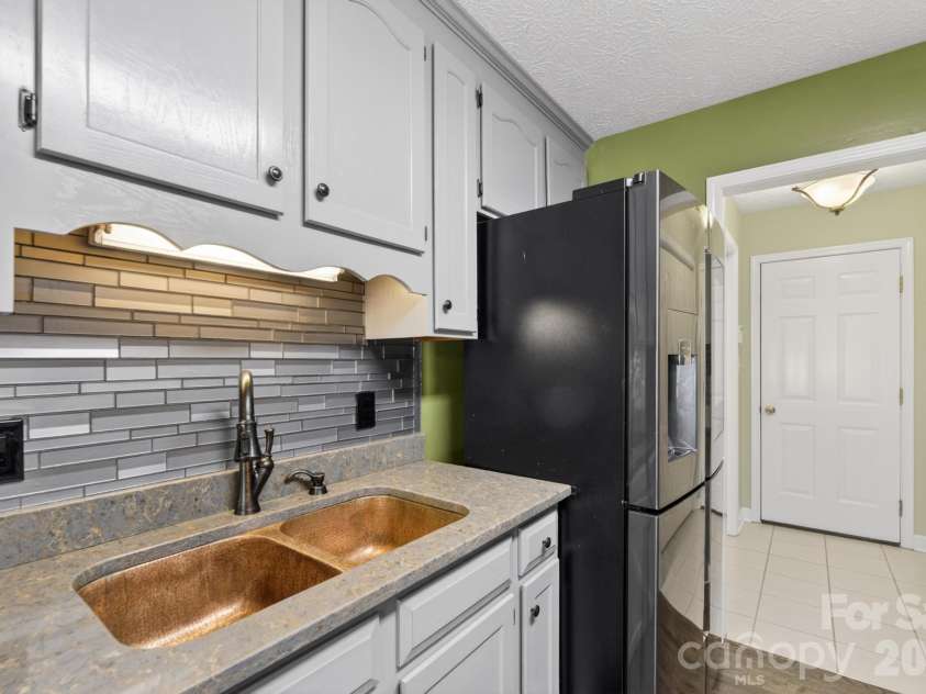 1590 Mayfair Drive, Conover, NC 28613.  MLS# CAR4394287, YatesRealty ID 32441. 