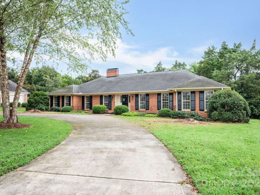 4815 Sentinel Post Road, Charlotte, NC 28226.  MLS# CAR4290752, YatesRealty ID 32442. 
