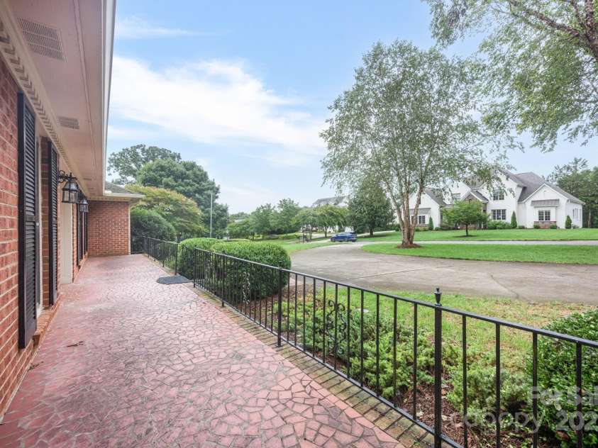 4815 Sentinel Post Road, Charlotte, NC 28226.  MLS# CAR4290752, YatesRealty ID 32442. 