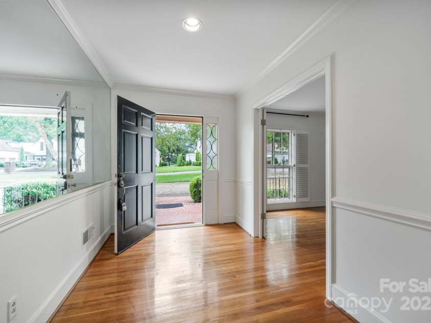 4815 Sentinel Post Road, Charlotte, NC 28226.  MLS# CAR4290752, YatesRealty ID 32442. 