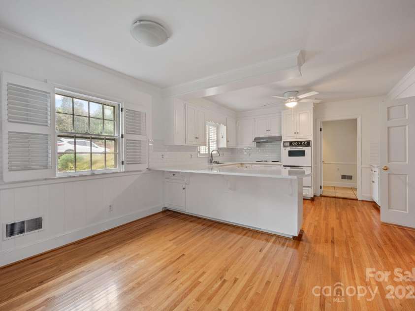 4815 Sentinel Post Road, Charlotte, NC 28226.  MLS# CAR4290752, YatesRealty ID 32442. 