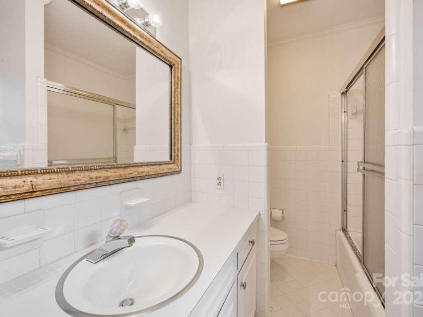 4815 Sentinel Post Road, Charlotte, NC 28226.  MLS# CAR4290752, YatesRealty ID 32442. 