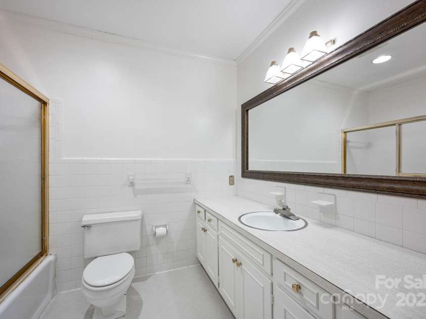 4815 Sentinel Post Road, Charlotte, NC 28226.  MLS# CAR4290752, YatesRealty ID 32442. 