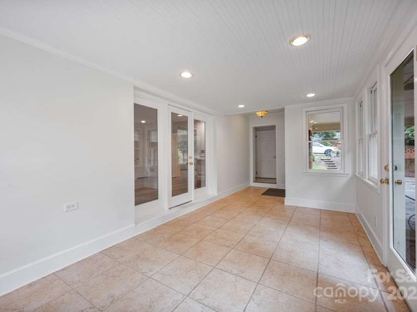 4815 Sentinel Post Road, Charlotte, NC 28226.  MLS# CAR4290752, YatesRealty ID 32442. 