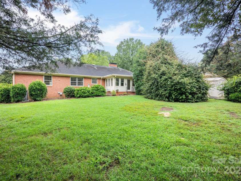 4815 Sentinel Post Road, Charlotte, NC 28226.  MLS# CAR4290752, YatesRealty ID 32442. 