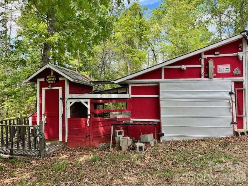 6702 Gold Mine Road, Morganton, NC 28655.  MLS# CAR4371816, YatesRealty ID 32442. Chicken Coop