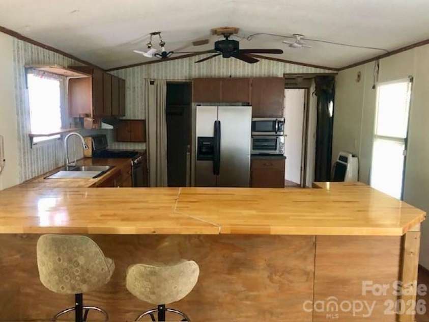 6702 Gold Mine Road, Morganton, NC 28655.  MLS# CAR4371816, YatesRealty ID 32442. Eat in kitchen