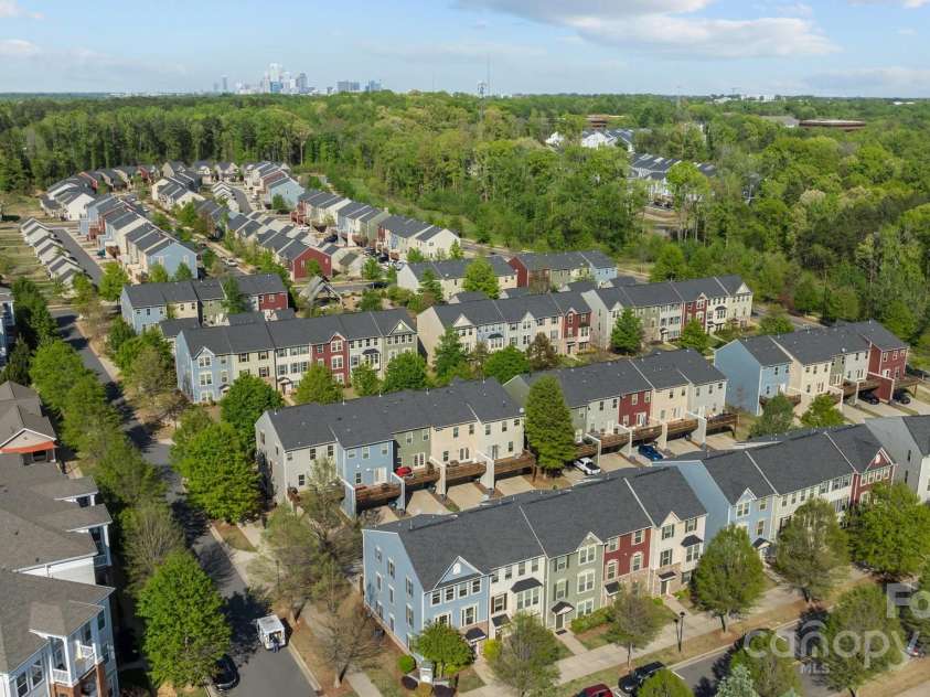 3018 Potomac River Parkway, Charlotte, NC 28217.  MLS# CAR4284593, YatesRealty ID 32443. City Park!