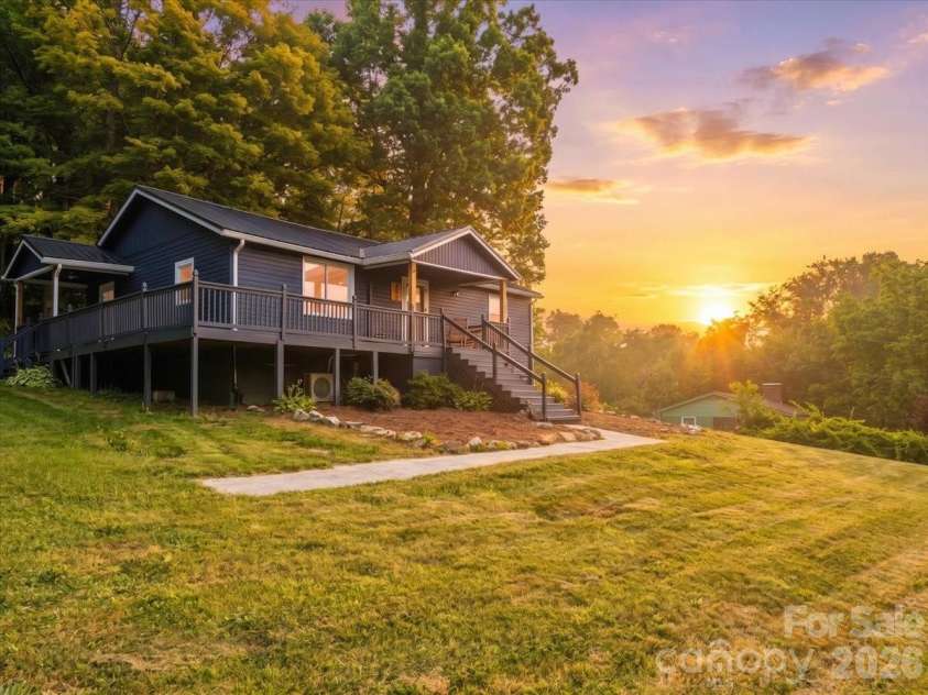 352 Jakes Branch Road, Spruce Pine, NC 28777.  MLS# CAR4395876, YatesRealty ID 32444. 