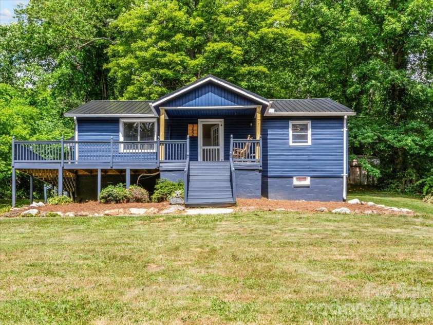 352 Jakes Branch Road, Spruce Pine, NC 28777.  MLS# CAR4395876, YatesRealty ID 32444. 
