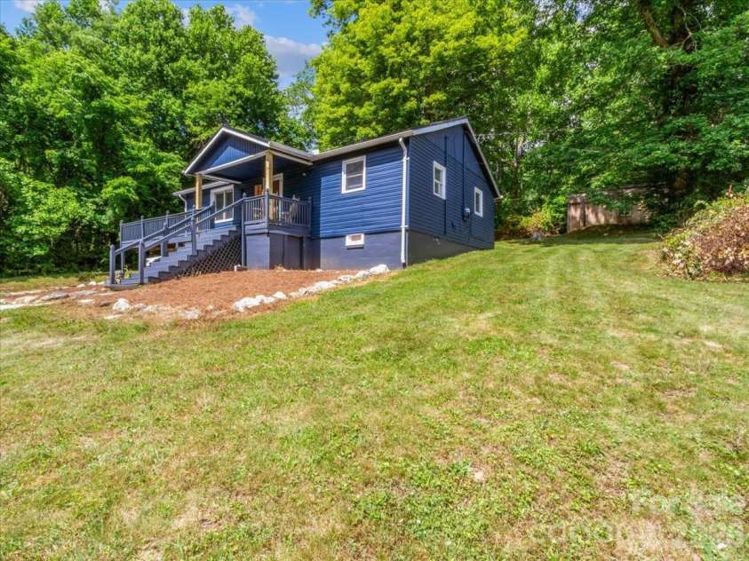 352 Jakes Branch Road, Spruce Pine, NC 28777.  MLS# CAR4395876, YatesRealty ID 32444. 