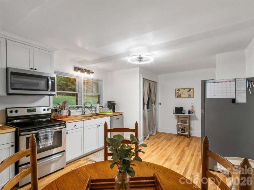 352 Jakes Branch Road, Spruce Pine, NC 28777.  MLS# CAR4395876, YatesRealty ID 32444. 