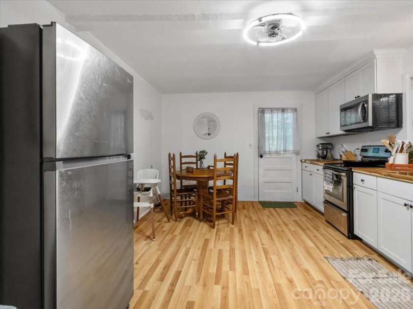 352 Jakes Branch Road, Spruce Pine, NC 28777.  MLS# CAR4395876, YatesRealty ID 32444. 