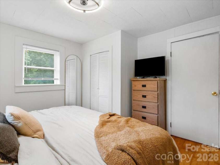 352 Jakes Branch Road, Spruce Pine, NC 28777.  MLS# CAR4395876, YatesRealty ID 32444. 