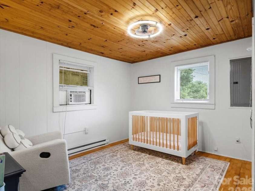 352 Jakes Branch Road, Spruce Pine, NC 28777.  MLS# CAR4395876, YatesRealty ID 32444. 