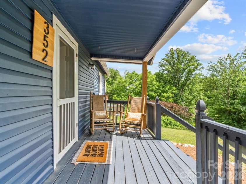 352 Jakes Branch Road, Spruce Pine, NC 28777.  MLS# CAR4395876, YatesRealty ID 32444. 