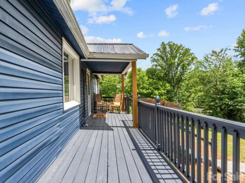352 Jakes Branch Road, Spruce Pine, NC 28777.  MLS# CAR4395876, YatesRealty ID 32444. 