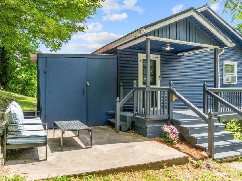 352 Jakes Branch Road, Spruce Pine, NC 28777.  MLS# CAR4395876, YatesRealty ID 32444. 
