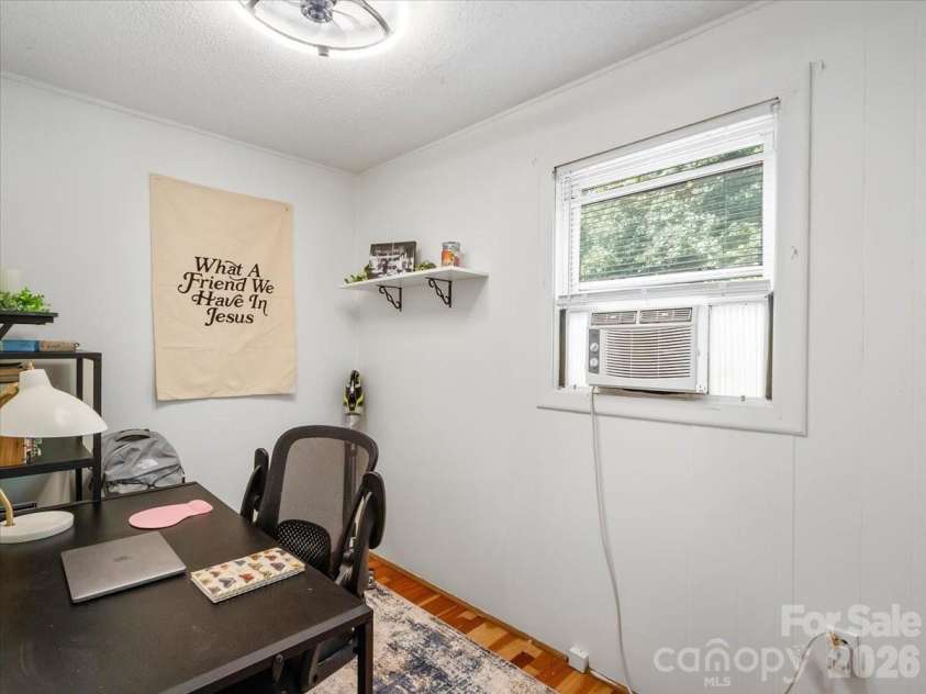 352 Jakes Branch Road, Spruce Pine, NC 28777.  MLS# CAR4395876, YatesRealty ID 32444. 