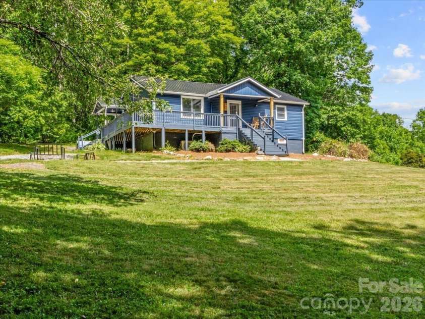 352 Jakes Branch Road, Spruce Pine, NC 28777.  MLS# CAR4395876, YatesRealty ID 32444. 