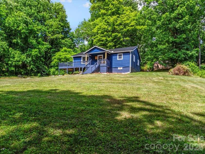 352 Jakes Branch Road, Spruce Pine, NC 28777.  MLS# CAR4395876, YatesRealty ID 32444. 