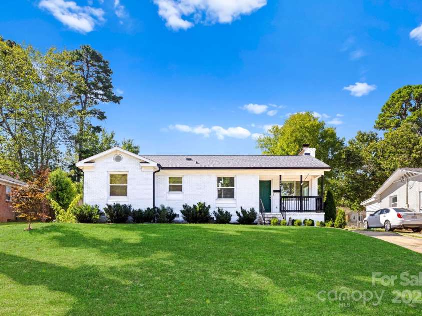 5440 Kildare Drive, Charlotte, NC 28215.  MLS# CAR4279533, YatesRealty ID 32444. 