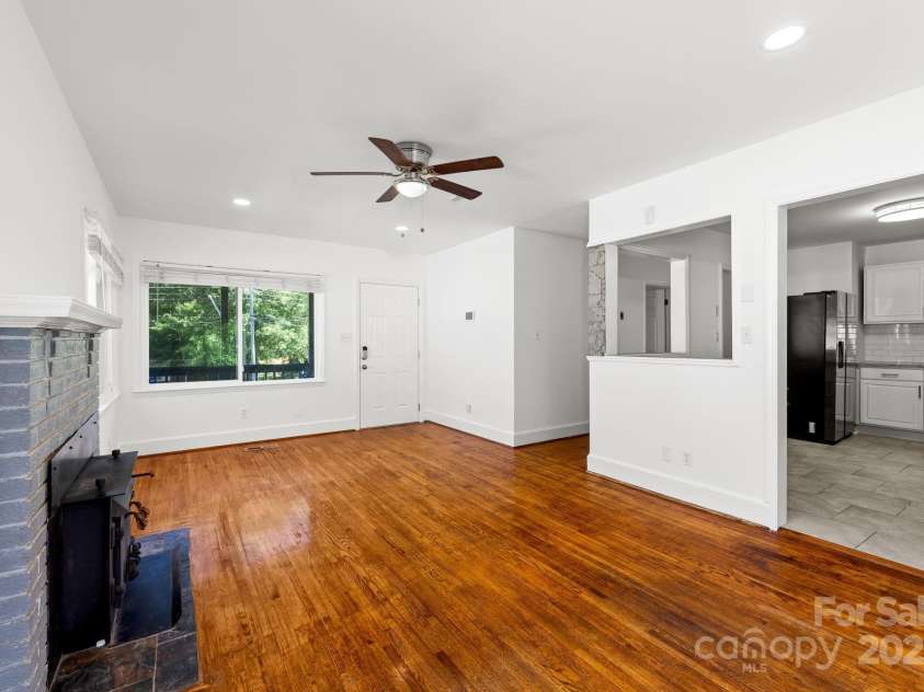 5440 Kildare Drive, Charlotte, NC 28215.  MLS# CAR4279533, YatesRealty ID 32444. 