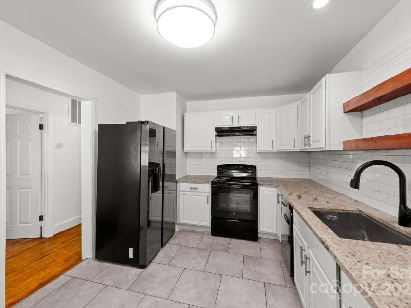 5440 Kildare Drive, Charlotte, NC 28215.  MLS# CAR4279533, YatesRealty ID 32444. 