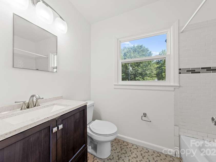 5440 Kildare Drive, Charlotte, NC 28215.  MLS# CAR4279533, YatesRealty ID 32444. 