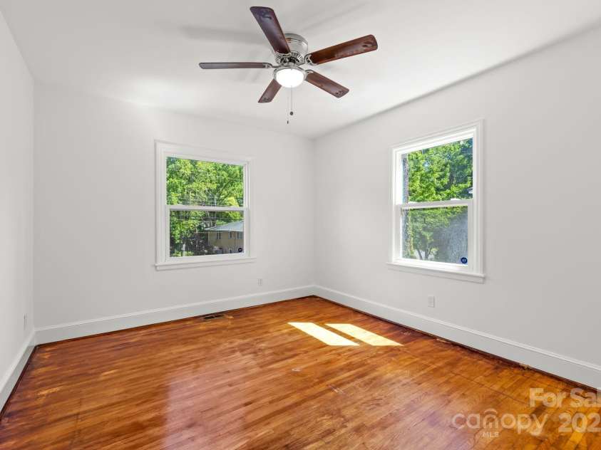 5440 Kildare Drive, Charlotte, NC 28215.  MLS# CAR4279533, YatesRealty ID 32444. 