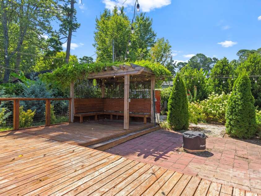 5440 Kildare Drive, Charlotte, NC 28215.  MLS# CAR4279533, YatesRealty ID 32444. 