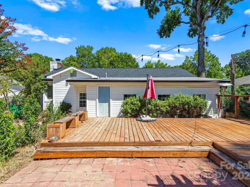 5440 Kildare Drive, Charlotte, NC 28215.  MLS# CAR4279533, YatesRealty ID 32444. 