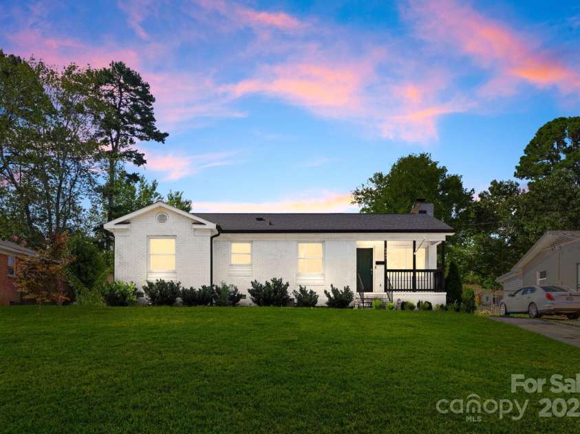 5440 Kildare Drive, Charlotte, NC 28215.  MLS# CAR4279533, YatesRealty ID 32444. 