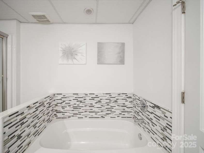 7408 Golf Course Drive, Denver, NC 28037.  MLS# CAR4287622, YatesRealty ID 32446. Full Bath in Basement