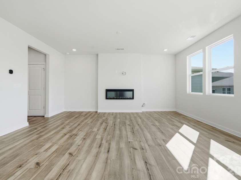 2953 31st Street Lane, Hickory, NC 28601.  MLS# CAR4392533, YatesRealty ID 32447. 