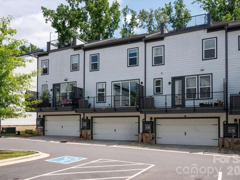 13018 Simoneaux Lane, Charlotte, NC 28277.  MLS# CAR4392350, YatesRealty ID 32449. 