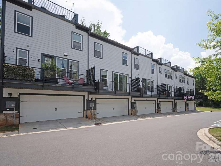 13018 Simoneaux Lane, Charlotte, NC 28277.  MLS# CAR4392350, YatesRealty ID 32449. 