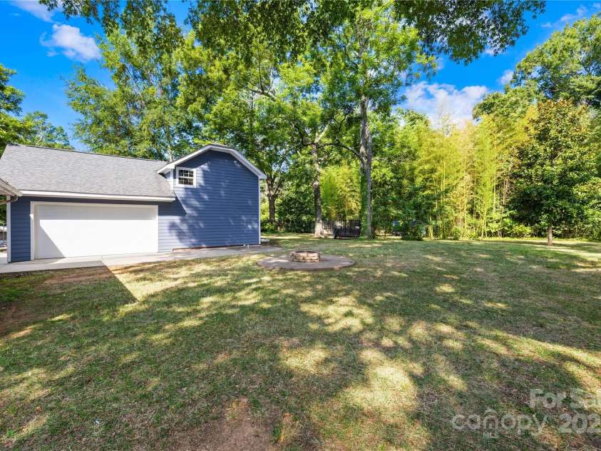 251 Broad Street, Mooresville, NC 28115.  MLS# CAR4287079, YatesRealty ID 32449. 