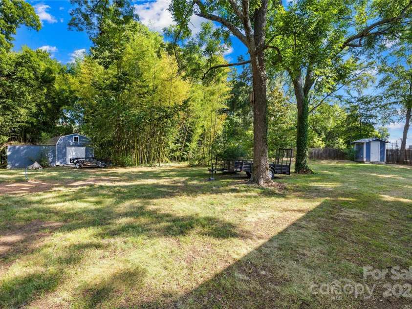 251 Broad Street, Mooresville, NC 28115.  MLS# CAR4287079, YatesRealty ID 32449. 