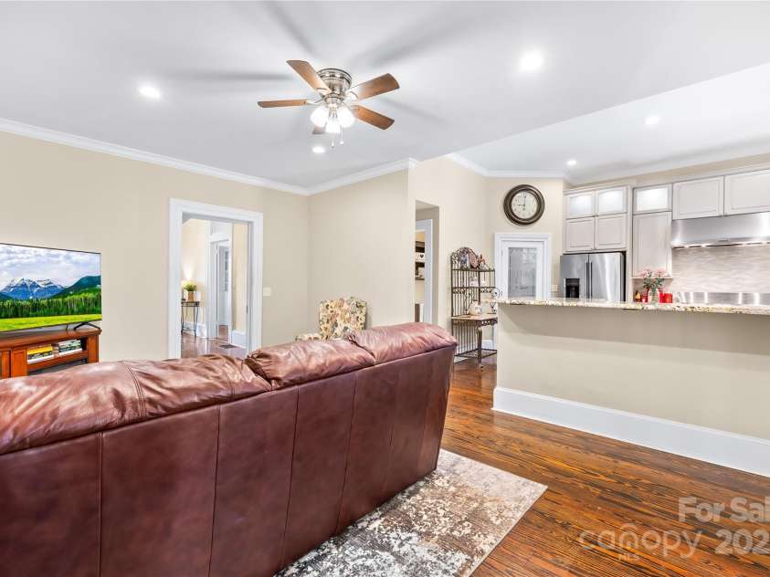 251 Broad Street, Mooresville, NC 28115.  MLS# CAR4287079, YatesRealty ID 32449. Keeping Room