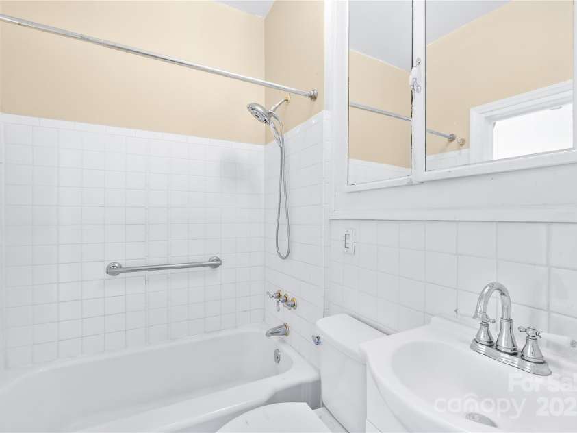 251 Broad Street, Mooresville, NC 28115.  MLS# CAR4287079, YatesRealty ID 32449. Upstairs Bath