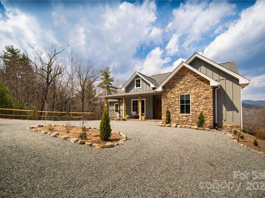 4870 Blowing Rock Boulevard, Lenoir, NC 28605.  MLS# CAR4078765, YatesRealty ID 3245. 