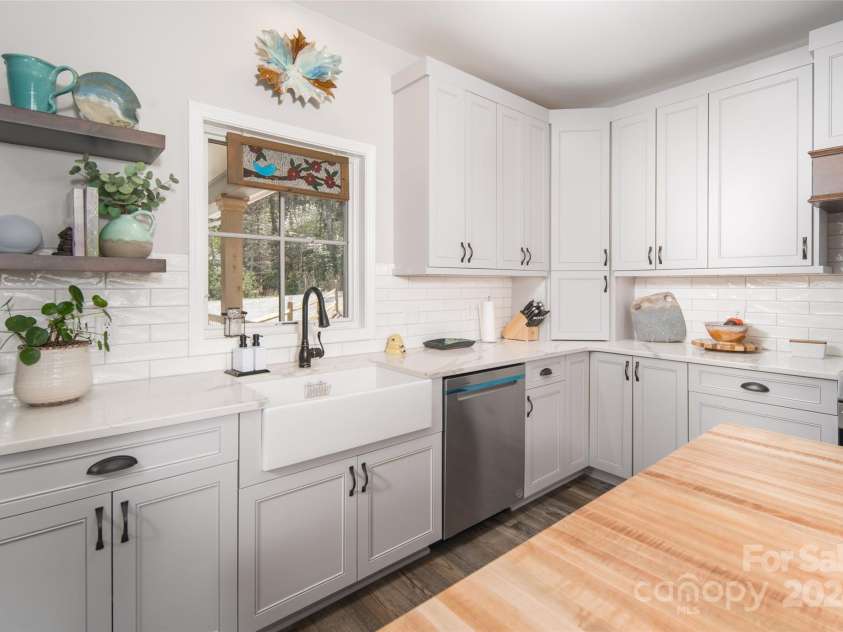 4870 Blowing Rock Boulevard, Lenoir, NC 28605.  MLS# CAR4078765, YatesRealty ID 3245. 