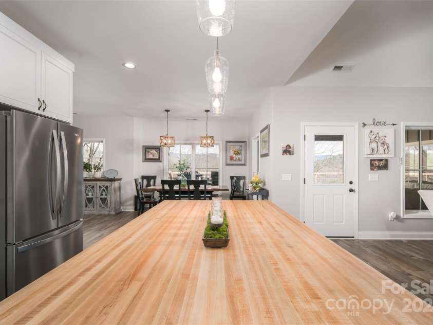 4870 Blowing Rock Boulevard, Lenoir, NC 28605.  MLS# CAR4078765, YatesRealty ID 3245. 