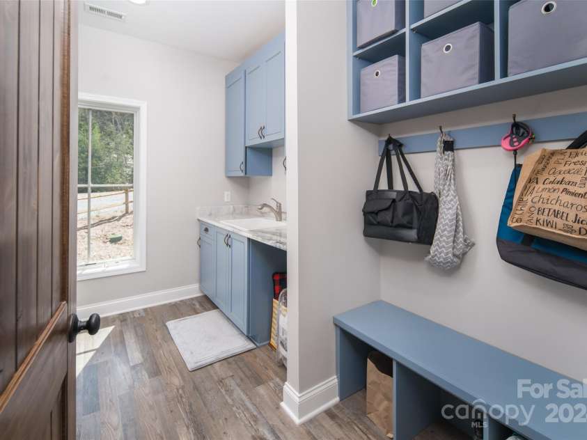 4870 Blowing Rock Boulevard, Lenoir, NC 28605.  MLS# CAR4078765, YatesRealty ID 3245. 