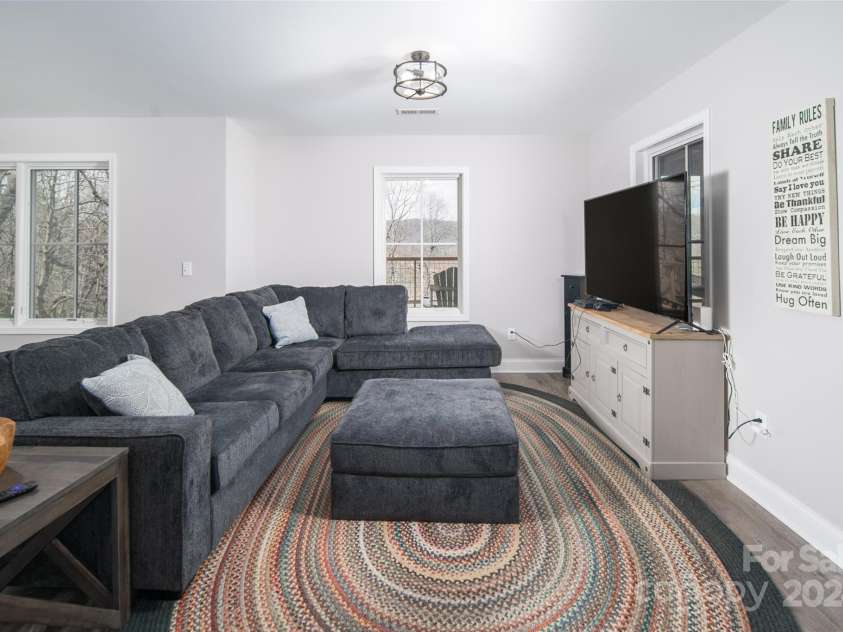 4870 Blowing Rock Boulevard, Lenoir, NC 28605.  MLS# CAR4078765, YatesRealty ID 3245. 