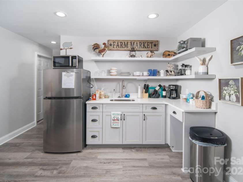 4870 Blowing Rock Boulevard, Lenoir, NC 28605.  MLS# CAR4078765, YatesRealty ID 3245. 