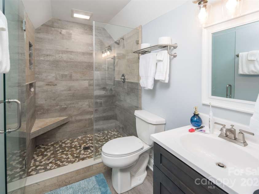 4870 Blowing Rock Boulevard, Lenoir, NC 28605.  MLS# CAR4078765, YatesRealty ID 3245. 