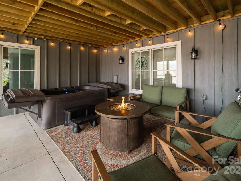 4870 Blowing Rock Boulevard, Lenoir, NC 28605.  MLS# CAR4078765, YatesRealty ID 3245. 