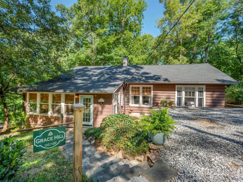 415 Lakeshore Drive, Landrum, SC 29356.  MLS# CAR4396490, YatesRealty ID 32451. 